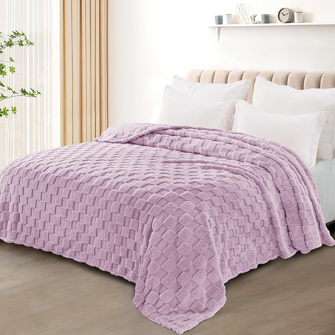 Exclusivo Mezcla Queen Size Flannel Fleece Blanket, Super Soft and Warm Lightweight Checkered Pattern Blanket for All Seasons, 90x90 Inches, Light Purple