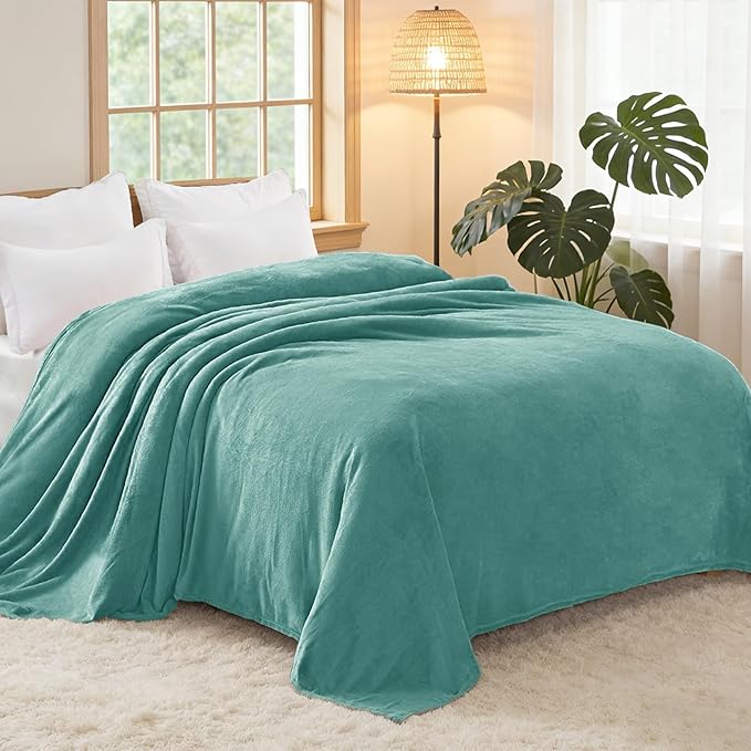 Exclusivo Mezcla Fleece Blanket King Size for Bed, Super Soft and Warm, All Season, Cozy, Plush, Lightweight, 90x104 Inches, Celadon