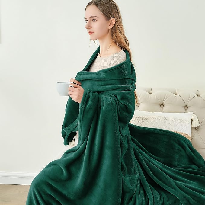 BEDELITE Fleece Blanket King Size Blankets for Bed, Luxury Plush Cozy Fuzzy Blanket 108x90 inches, Super Soft Warm Lightweight Throw Blanket All Seasons Suitable, Forest Green