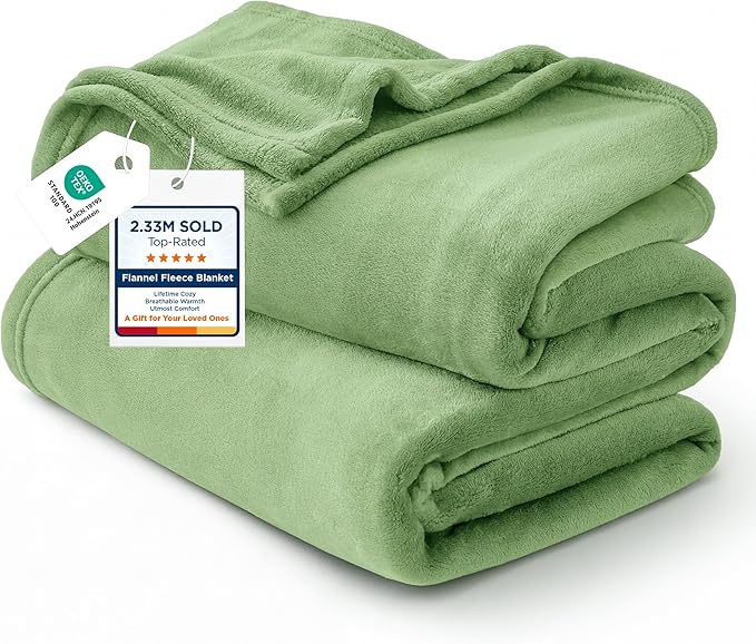 Bedsure GentleSoft Fleece Blanket Twin Size Green - 300GSM Lightweight Plush Fuzzy Cozy Soft Warm Blanket for Bed, Sofa, Couch, Travel, Camping, Emerald, 60x80 inches