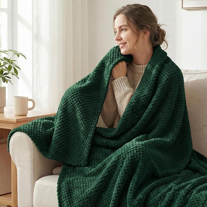 Exclusivo Mezcla Fleece Bed Blanket King Size, Super Soft and Warm Blankets for Couch, Sofa and Bed Waffle Textured, Cozy, Fuzzy and Lightweight (Forest Green, 90x104 Inches)