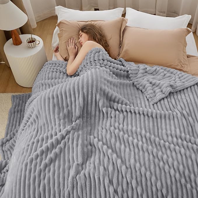 Bedsure GentleSoft Full Size Blanket for Bed - Cozy Soft Blankets for Womenn, Cute Large Fleece Throws for Girls, Light Grey, 84x90 Inches