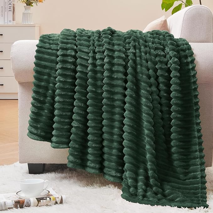 BEDELITE Fleece Blanket Twin Size – 3D Ribbed Jacquard Soft and Warm Decorative Fuzzy Blankets – Cozy, Fluffy, Plush Lightweight Throw Blankets for Couch, Bed, Sofa(Emerland Green, 60x80 inches)
